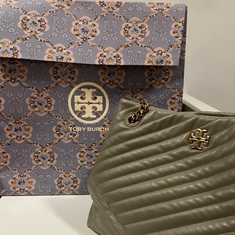 Like new Tori Burch purse